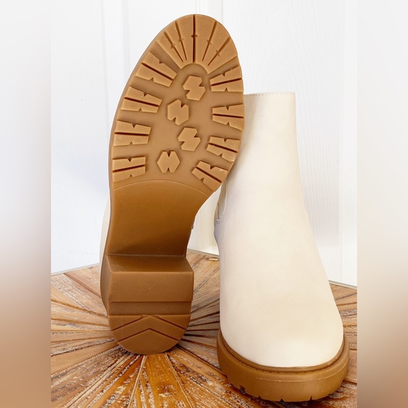 NWT Size 10 Just Fab Water-Resistant Booties in Birch White - Picture 3 of 13